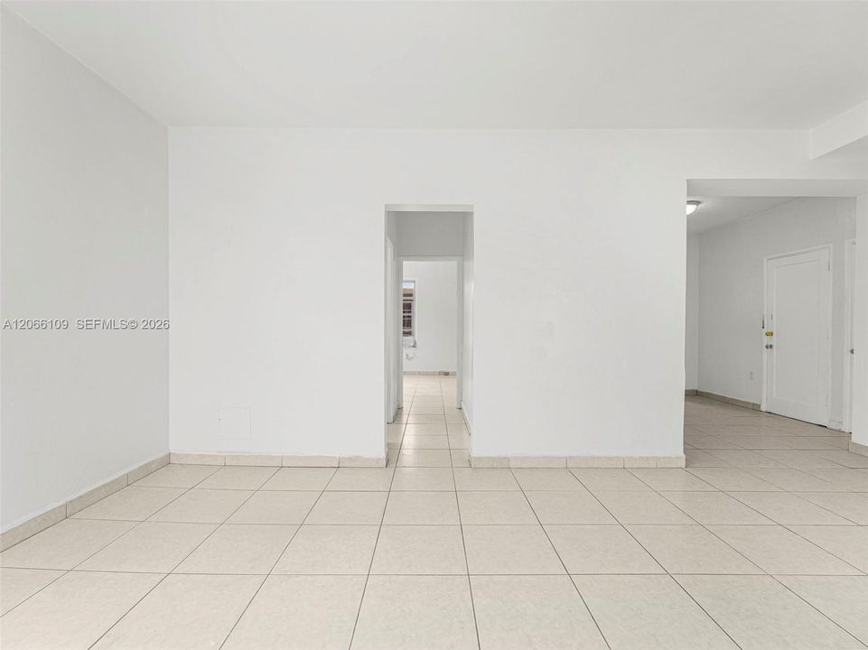 For Rent: $2,200 (1 beds, 1 baths, 670 Square Feet)