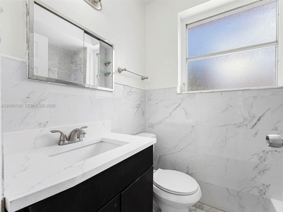 For Rent: $2,200 (1 beds, 1 baths, 670 Square Feet)