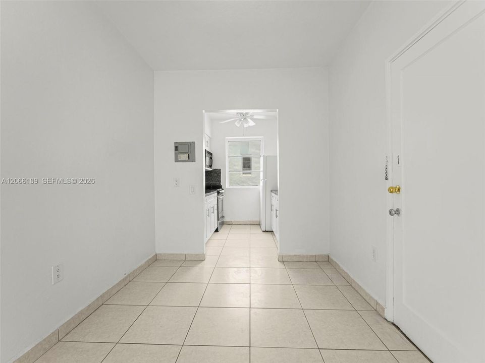 For Rent: $2,200 (1 beds, 1 baths, 670 Square Feet)