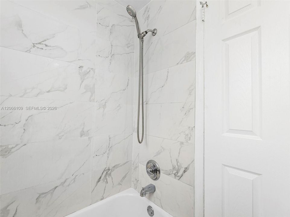 For Rent: $2,200 (1 beds, 1 baths, 670 Square Feet)