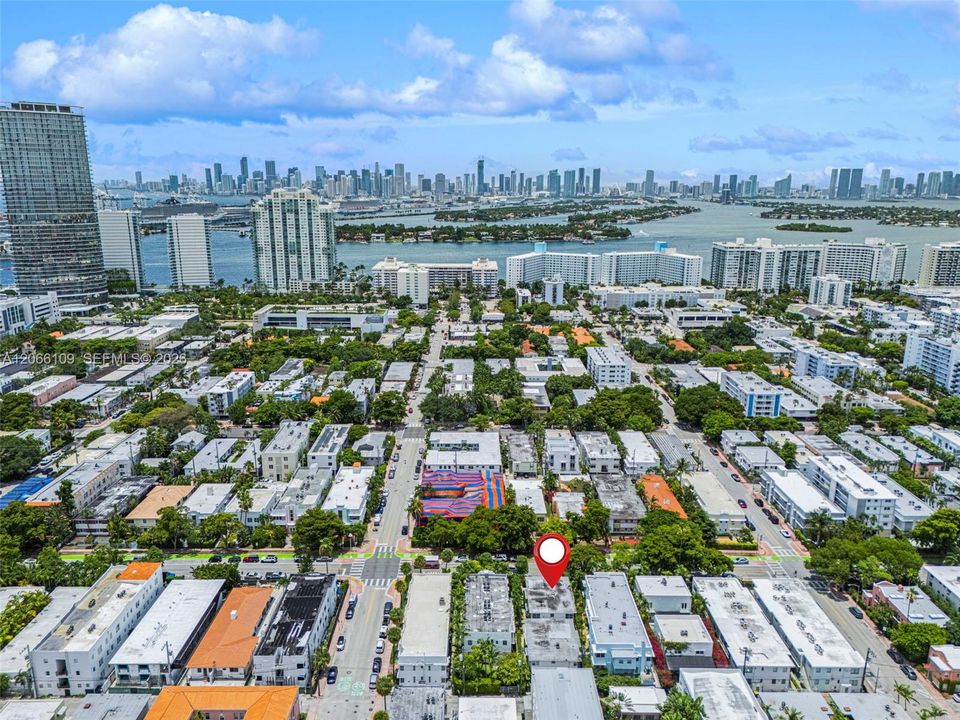 For Rent: $2,200 (1 beds, 1 baths, 670 Square Feet)