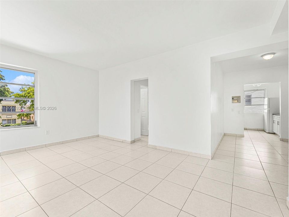 For Rent: $2,200 (1 beds, 1 baths, 670 Square Feet)