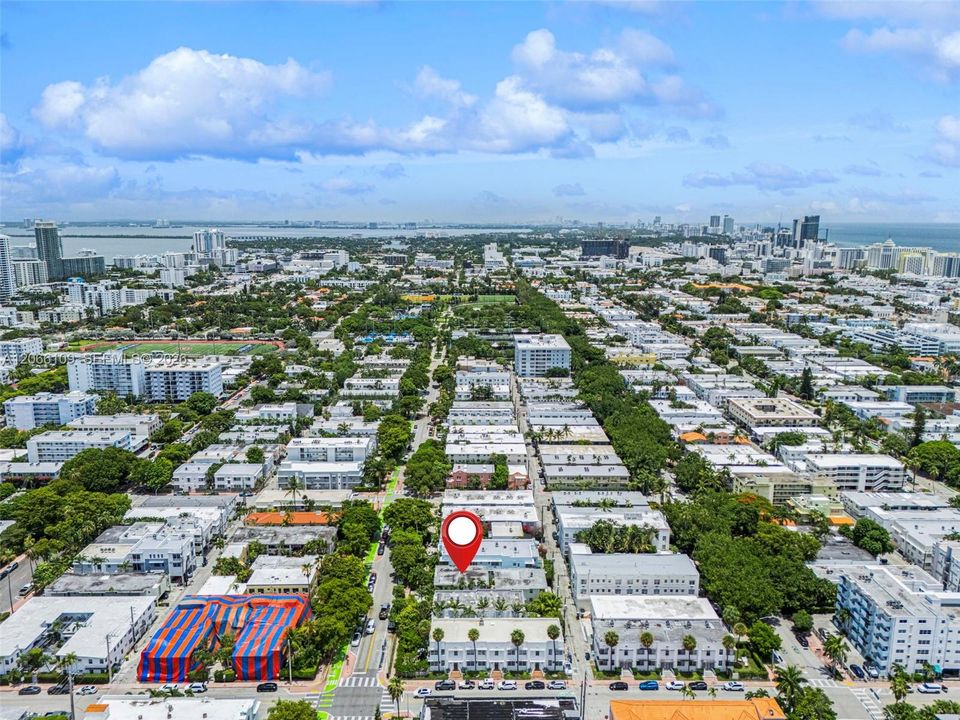 For Rent: $2,200 (1 beds, 1 baths, 670 Square Feet)