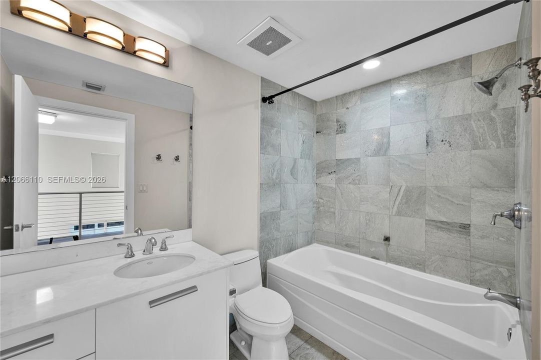 En Venta: $412,776 (1 camas, 1 baños, 1053 Pies cuadrados)