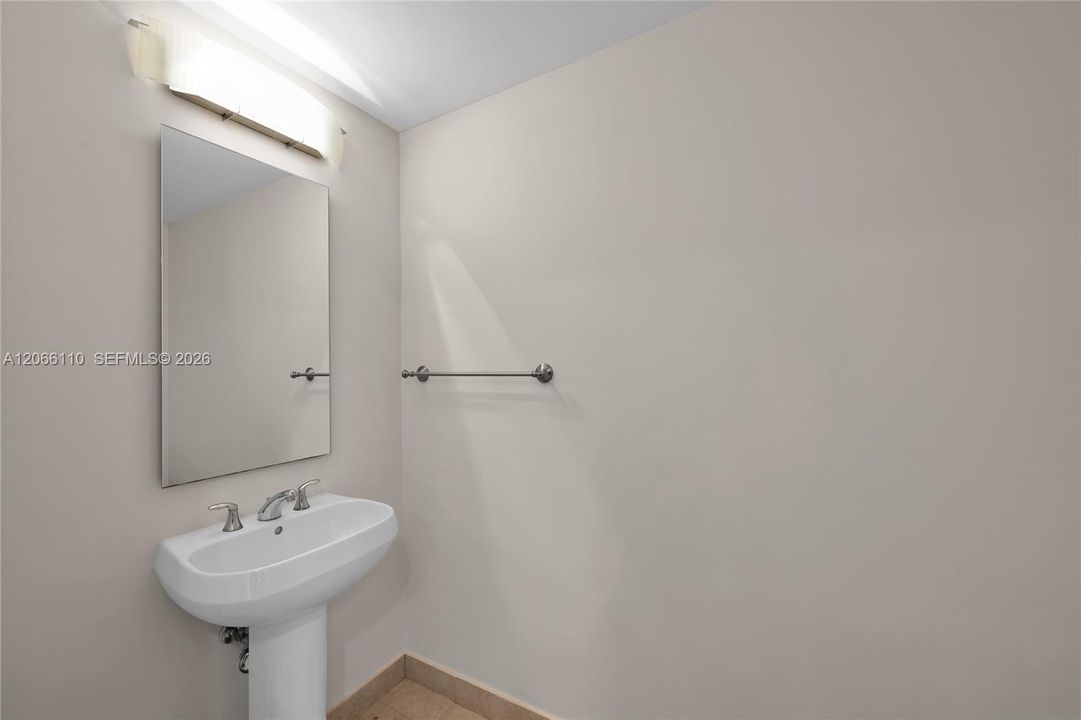 En Venta: $412,776 (1 camas, 1 baños, 1053 Pies cuadrados)
