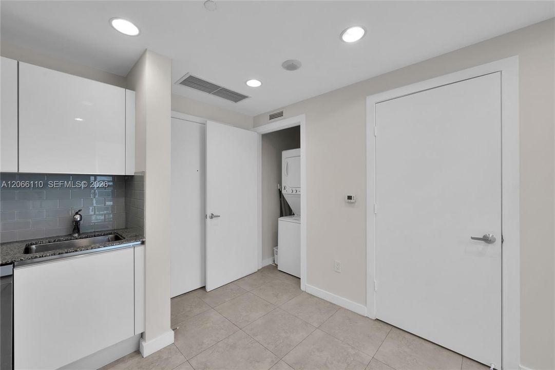 En Venta: $412,776 (1 camas, 1 baños, 1053 Pies cuadrados)