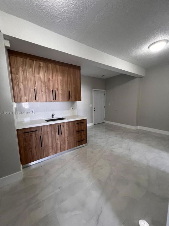 В аренду: $2,000 (2 спален, 1 ванн, 15703 Квадратных фут)
