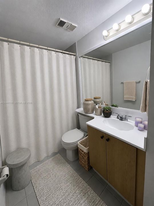 Active With Contract: $2,150 (2 beds, 2 baths, 990 Square Feet)