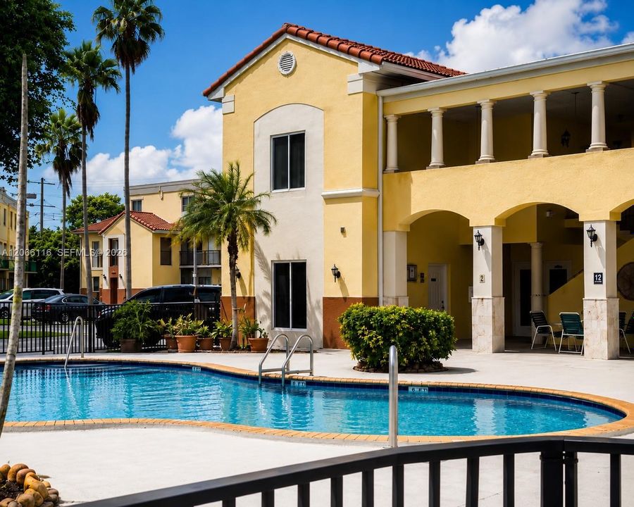Active With Contract: $2,150 (2 beds, 2 baths, 990 Square Feet)