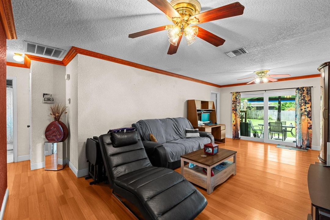 10-web-or-mls-A7404449