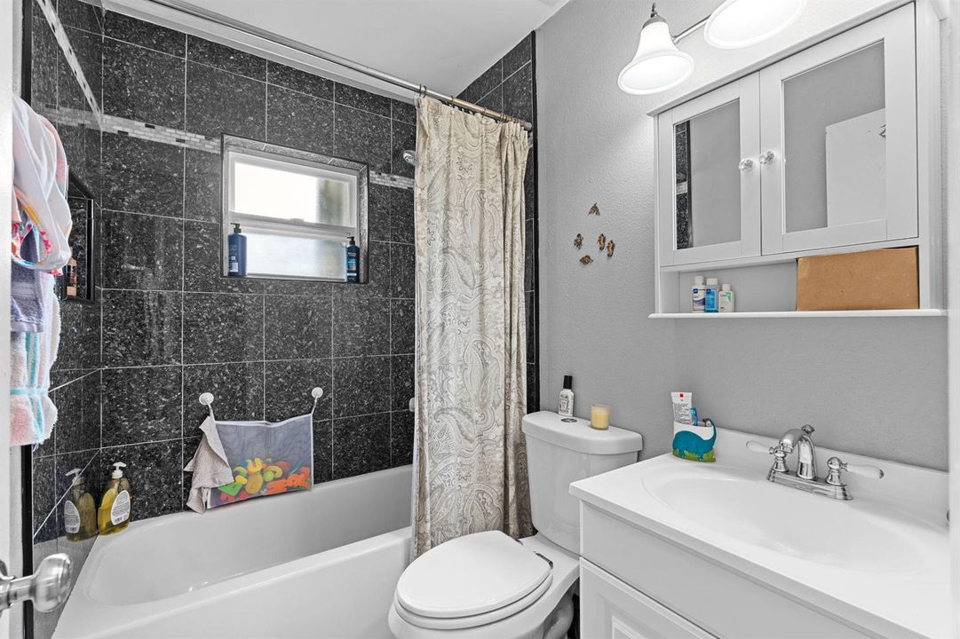 29-web-or-mls-A7404414