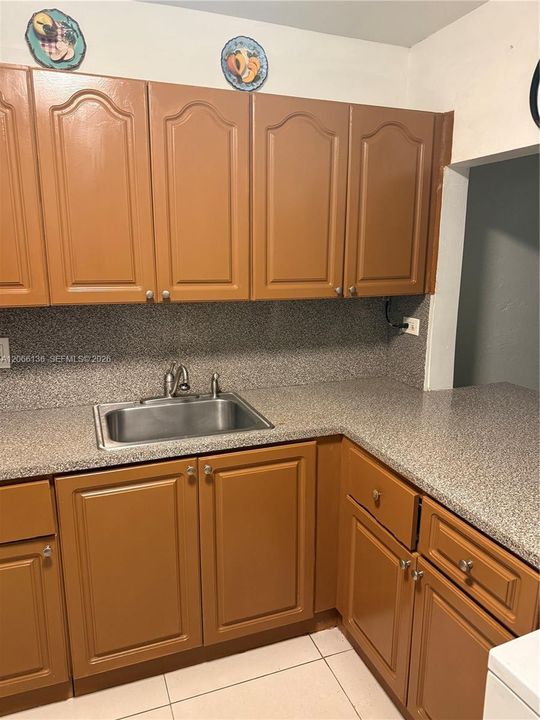 В аренду: $1,850 (2 спален, 1 ванн, 1112 Квадратных фут)
