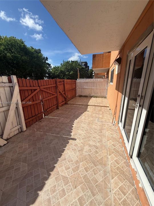 В аренду: $1,850 (2 спален, 1 ванн, 1112 Квадратных фут)