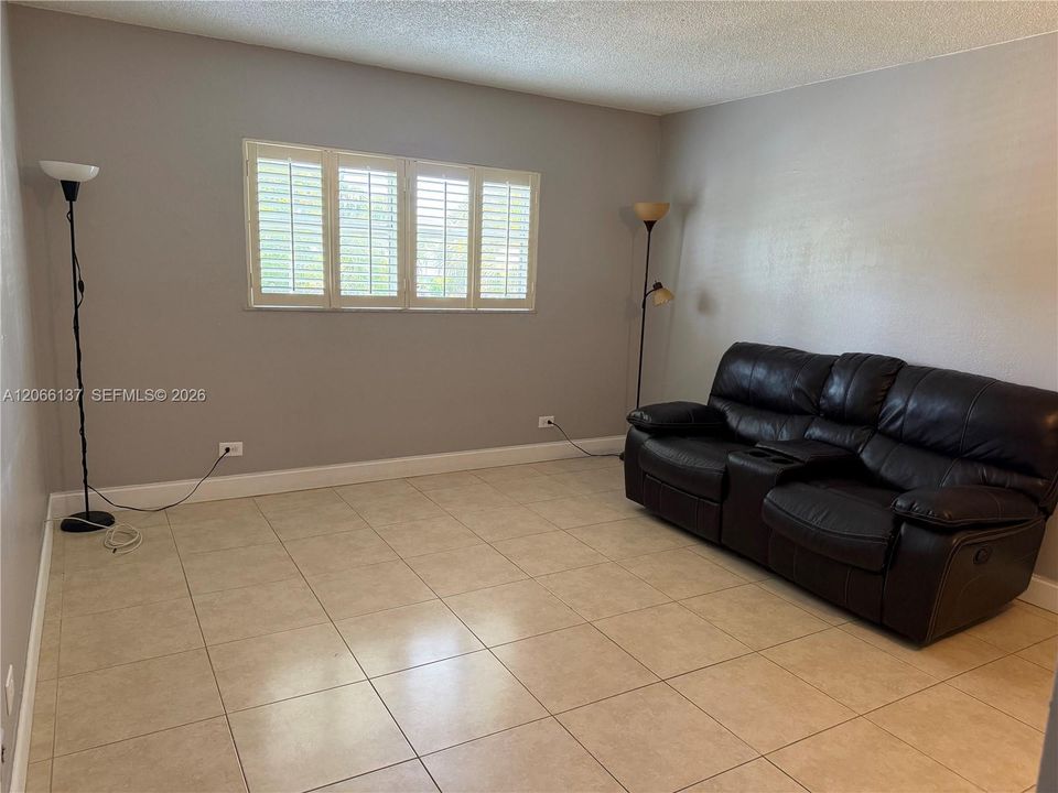 For Rent: $2,300 (2 beds, 2 baths, 1470 Square Feet)