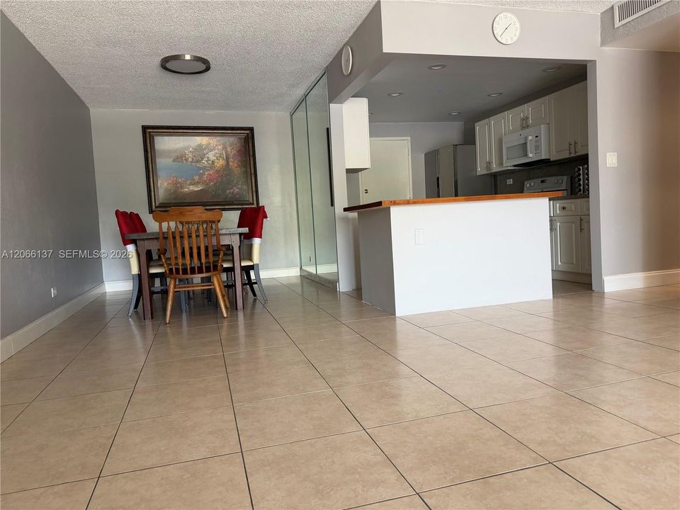 For Rent: $2,300 (2 beds, 2 baths, 1470 Square Feet)