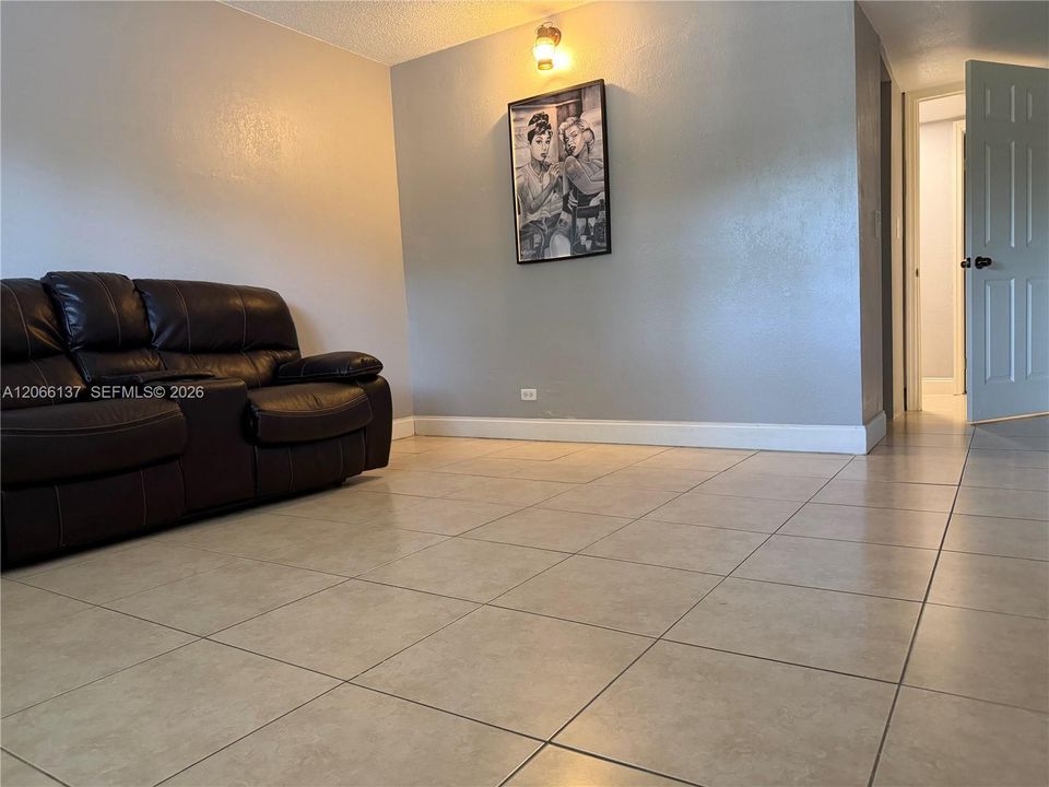 For Rent: $2,300 (2 beds, 2 baths, 1470 Square Feet)