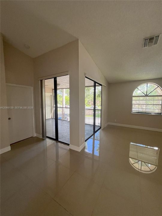 For Rent: $2,500 (3 beds, 2 baths, 1150 Square Feet)
