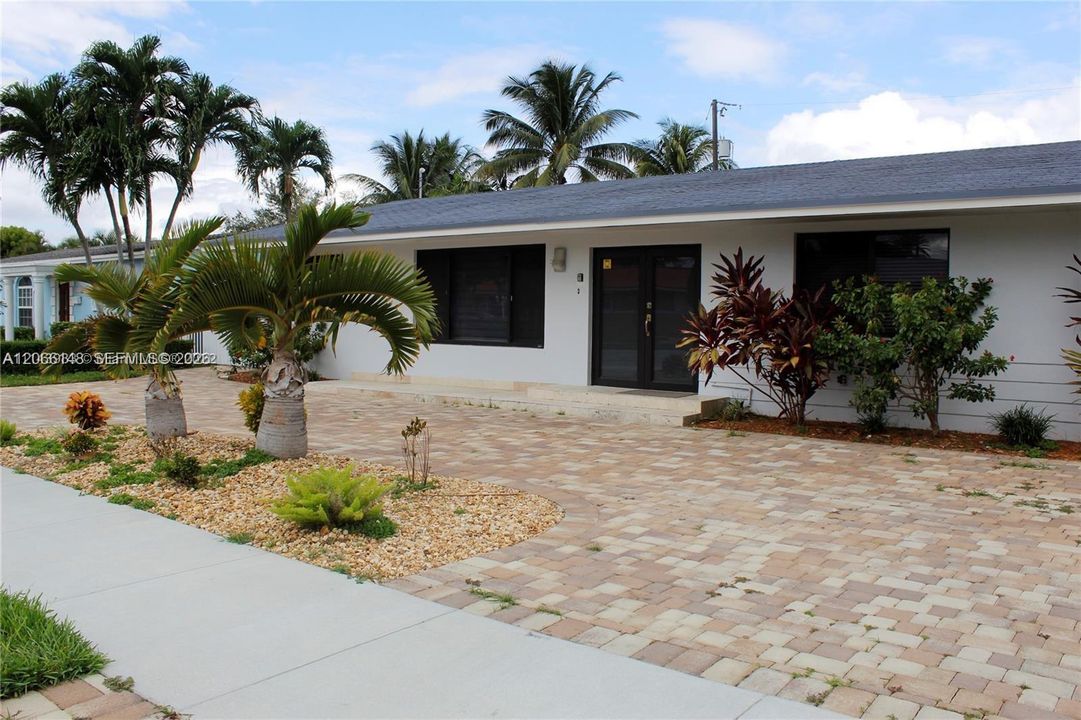 For Rent: $4,900 (4 beds, 2 baths, 1534 Square Feet)