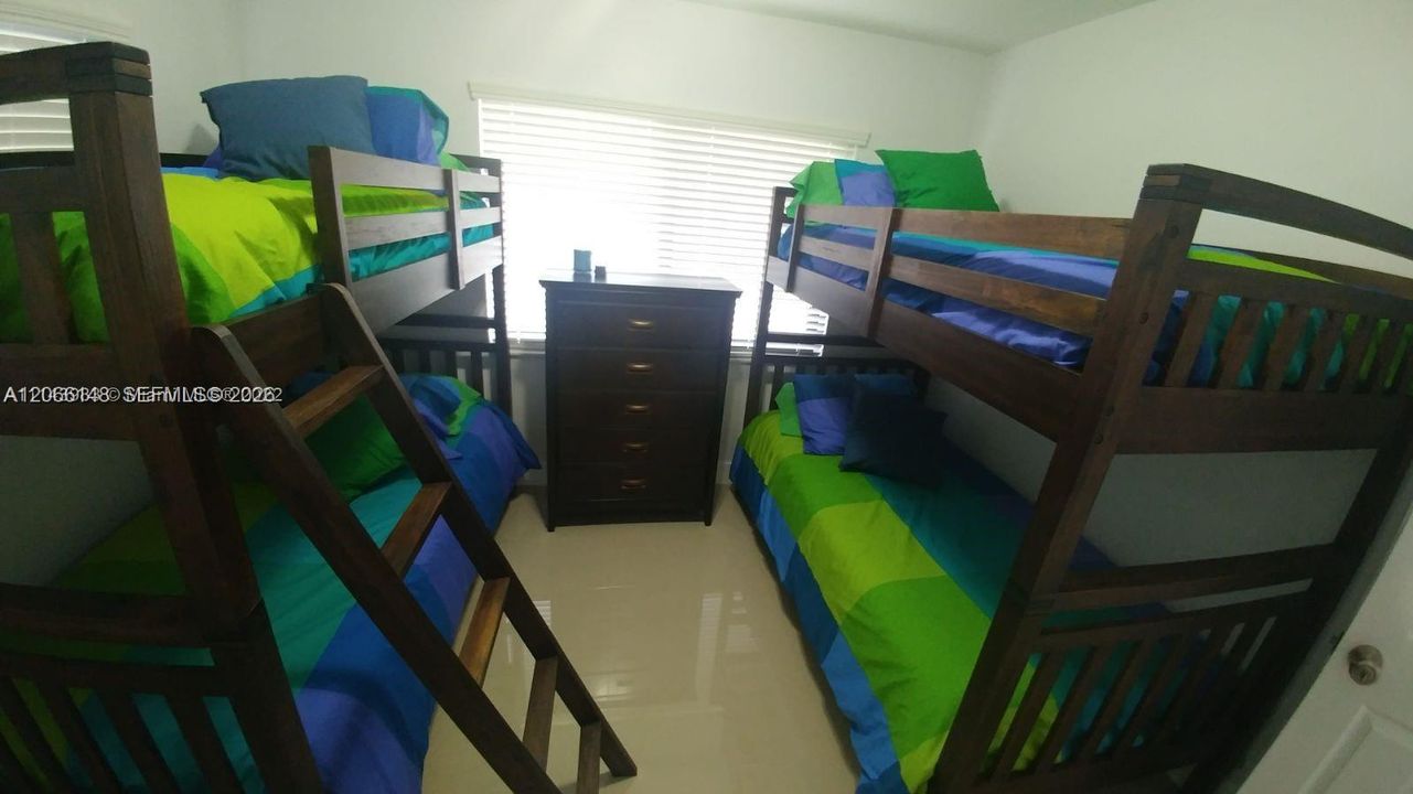 For Rent: $4,900 (4 beds, 2 baths, 1534 Square Feet)