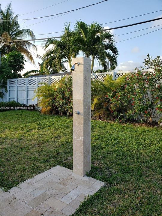 For Rent: $4,900 (4 beds, 2 baths, 1534 Square Feet)