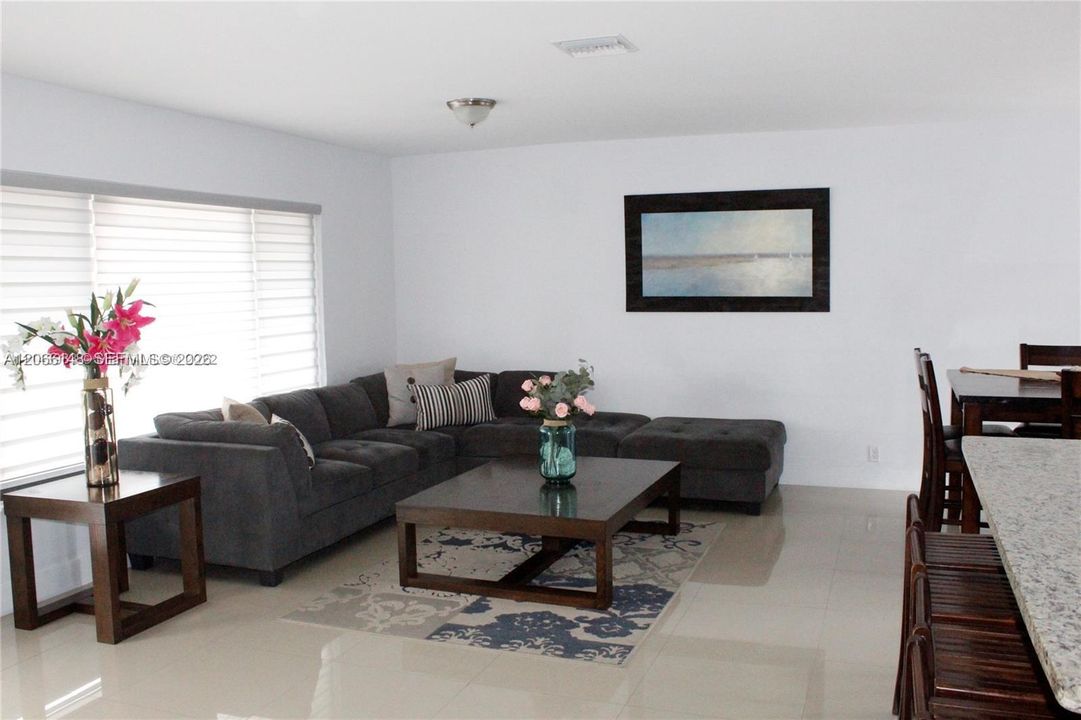 For Rent: $4,900 (4 beds, 2 baths, 1534 Square Feet)