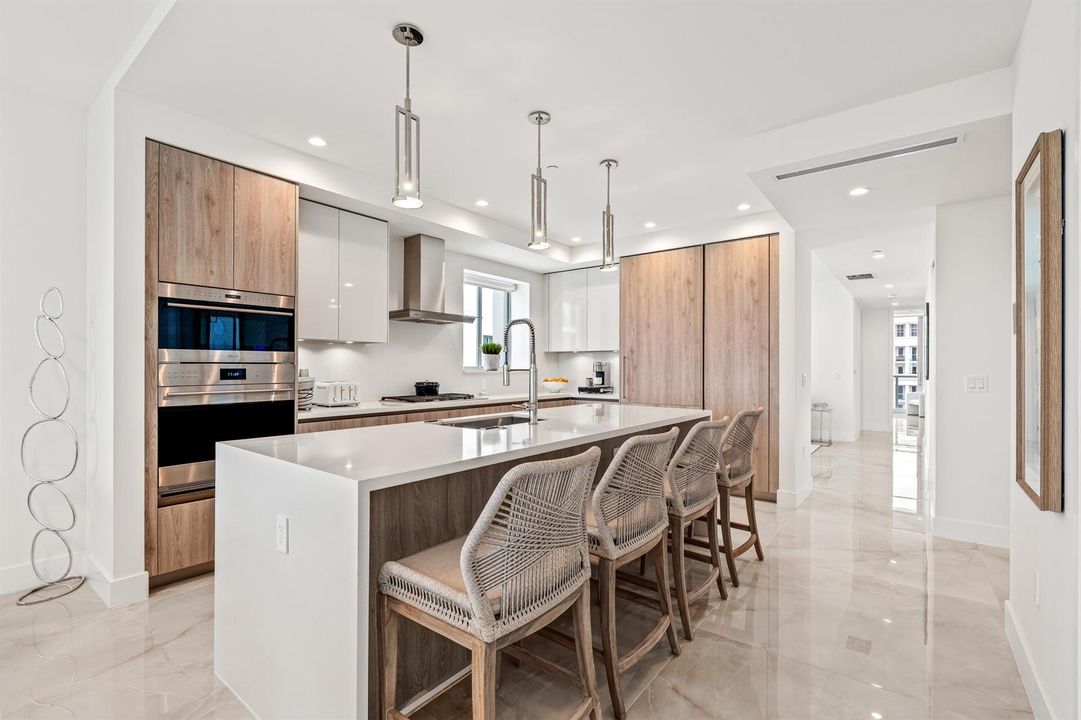 KITCHEN SEATING