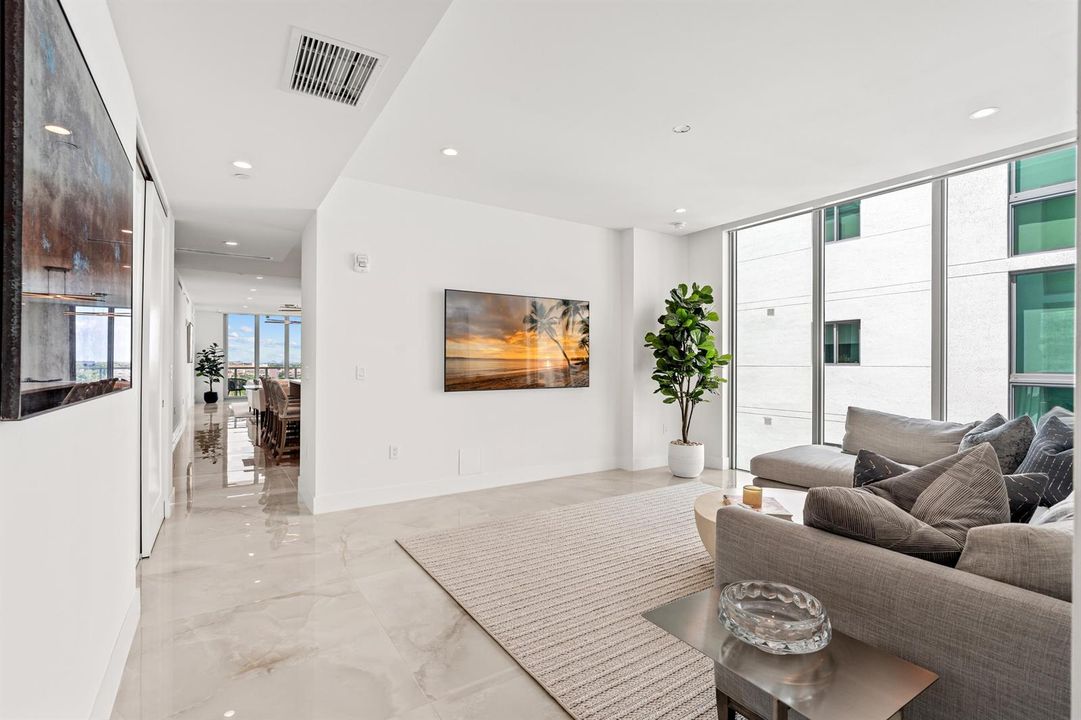 DEN/FAMILY ROOM