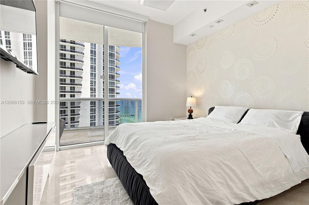 For Sale: $1,950,000 (3 beds, 3 baths, 1974 Square Feet)