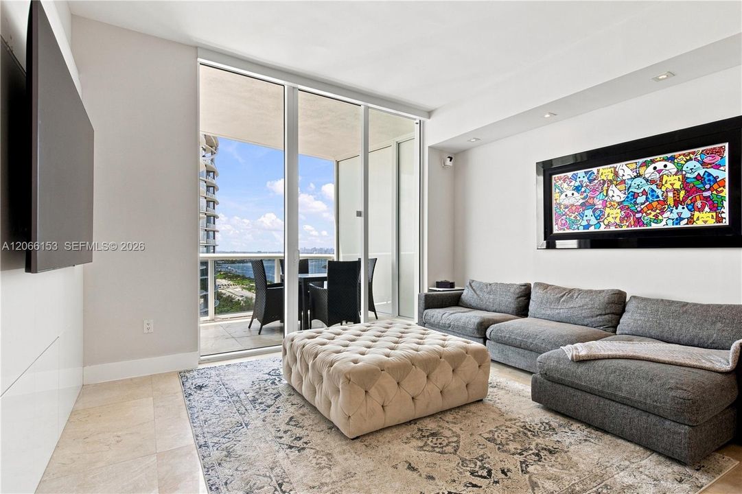For Sale: $1,950,000 (3 beds, 3 baths, 1974 Square Feet)