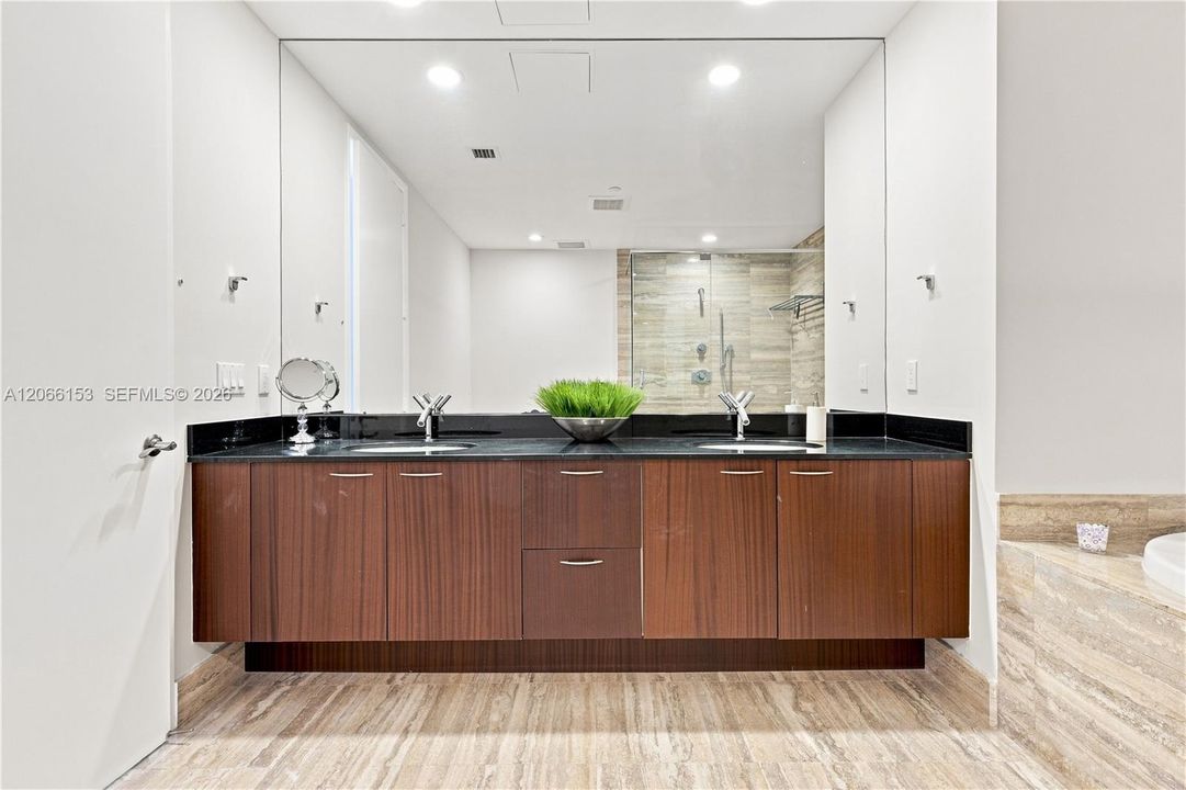 For Sale: $1,950,000 (3 beds, 3 baths, 1974 Square Feet)