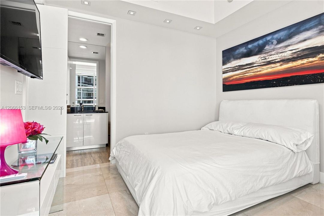 For Sale: $1,950,000 (3 beds, 3 baths, 1974 Square Feet)