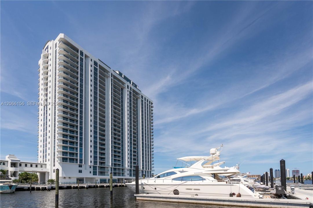 For Sale: $920,000 (2 beds, 3 baths, 1808 Square Feet)