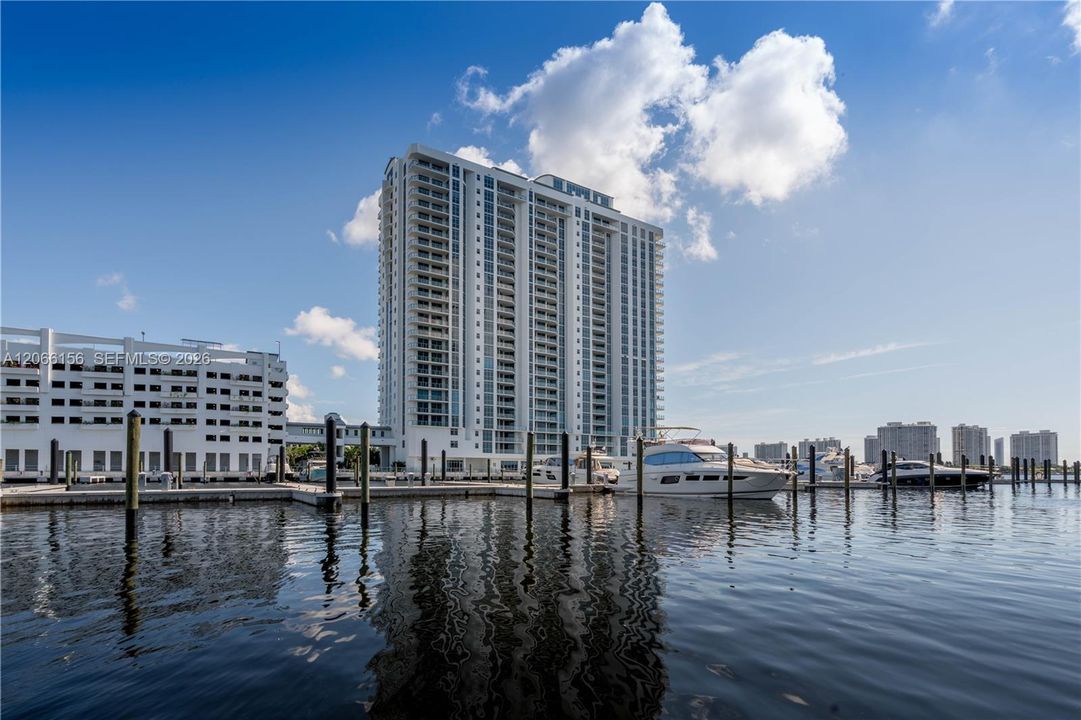 For Sale: $920,000 (2 beds, 3 baths, 1808 Square Feet)
