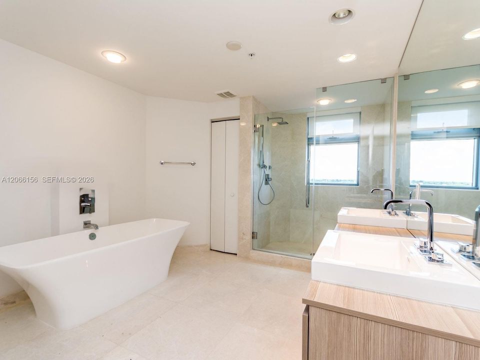 For Sale: $920,000 (2 beds, 3 baths, 1808 Square Feet)