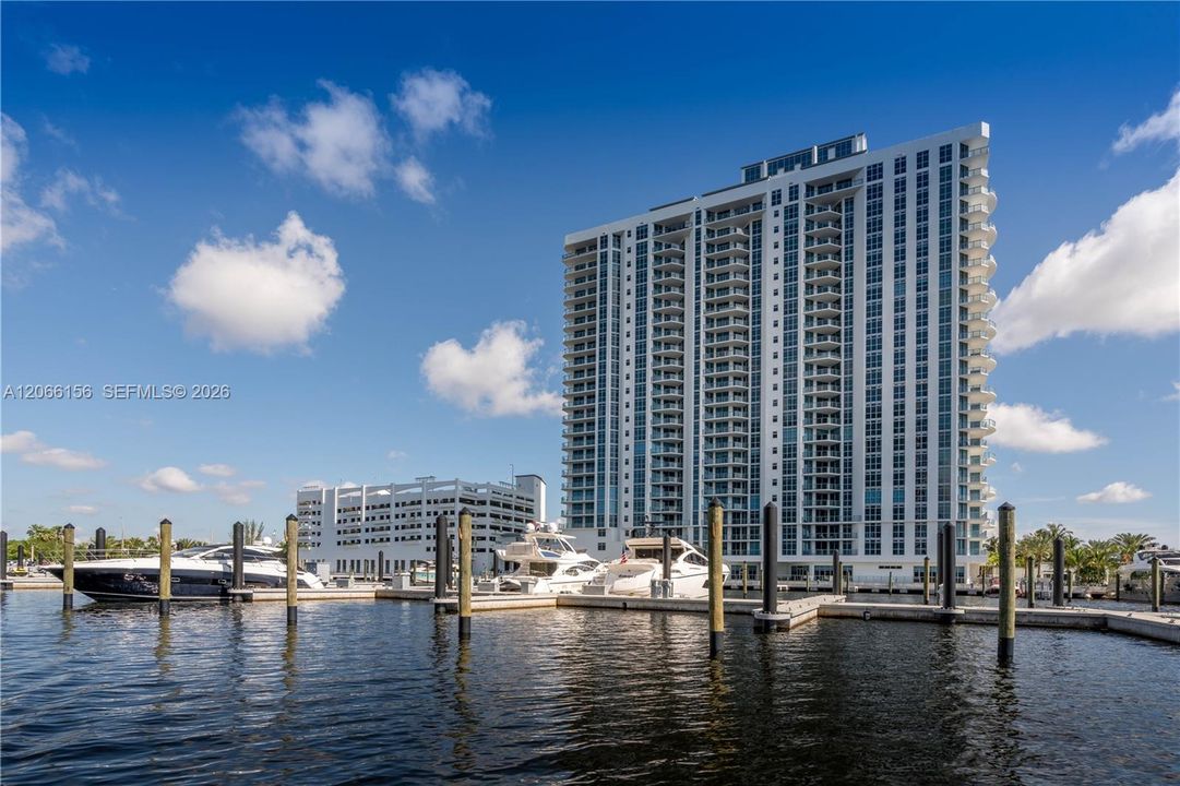 For Sale: $920,000 (2 beds, 3 baths, 1808 Square Feet)