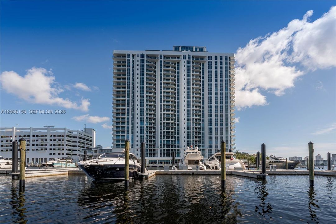 For Sale: $920,000 (2 beds, 3 baths, 1808 Square Feet)