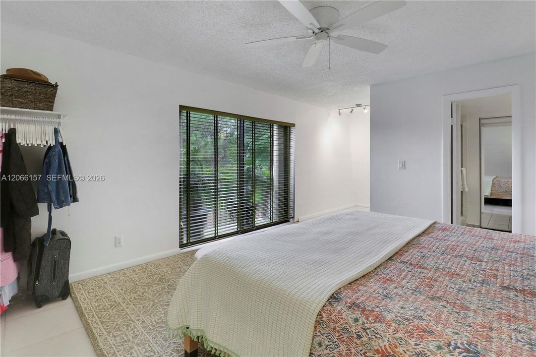 For Sale: $274,000 (2 beds, 2 baths, 1288 Square Feet)
