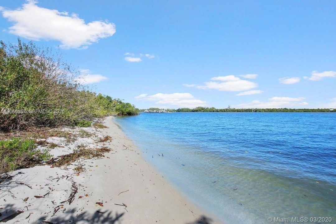 For Sale: $274,000 (2 beds, 2 baths, 1288 Square Feet)