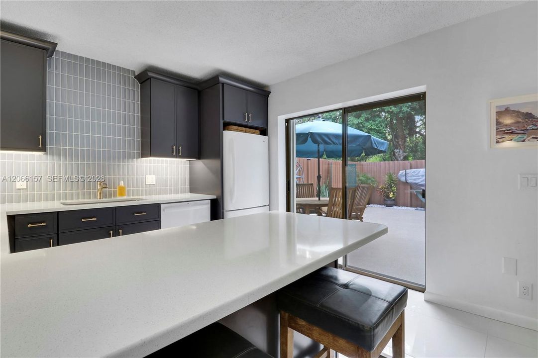 For Sale: $274,000 (2 beds, 2 baths, 1288 Square Feet)