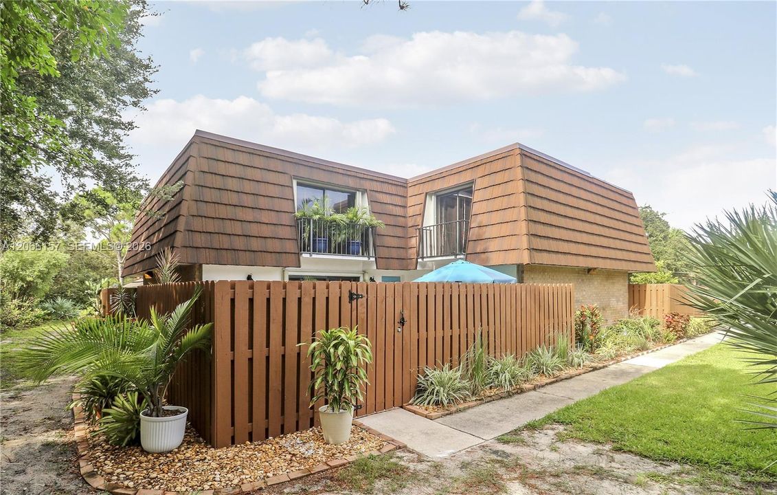 For Sale: $274,000 (2 beds, 2 baths, 1288 Square Feet)