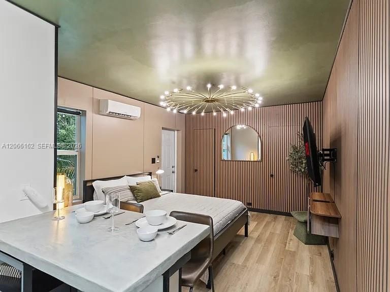 For Rent: $1,700 (1 beds, 1 baths, 1985 Square Feet)