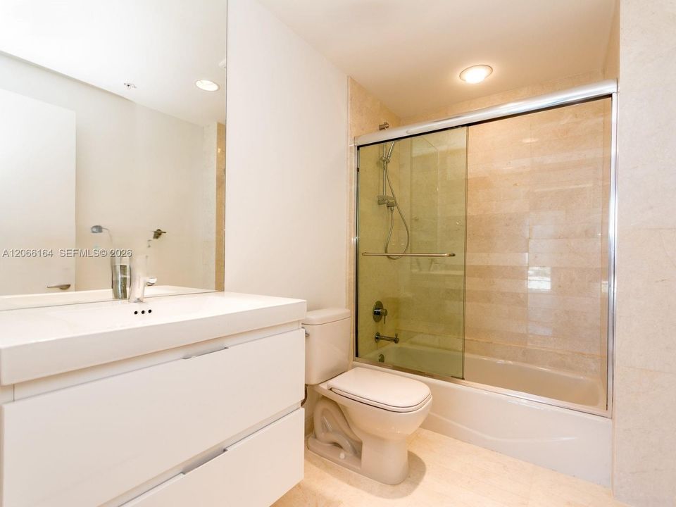 Active With Contract: $6,400 (2 beds, 3 baths, 1808 Square Feet)