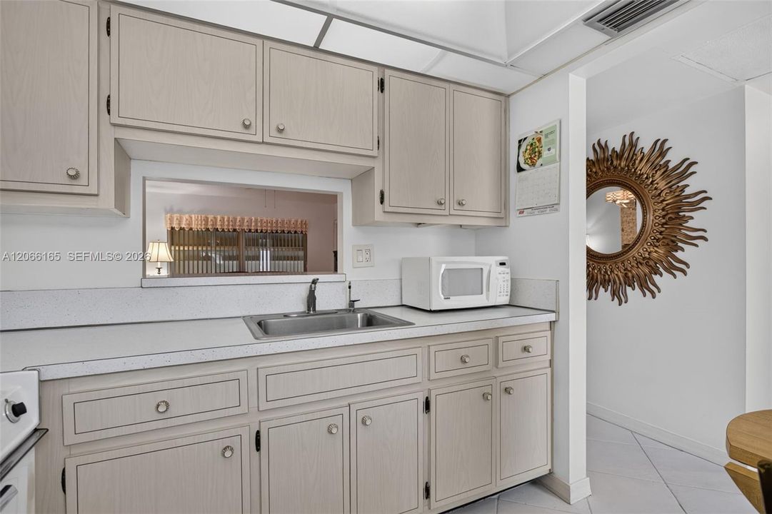 For Sale: $73,000 (1 beds, 1 baths, 700 Square Feet)
