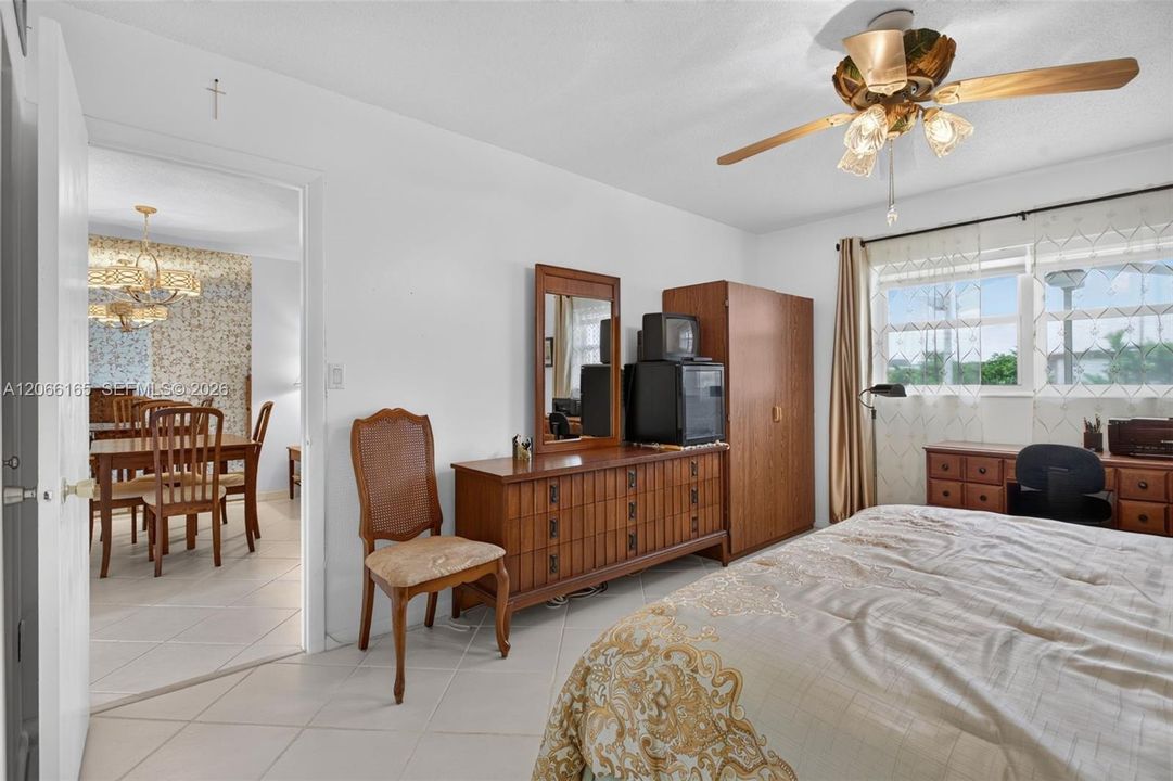 For Sale: $73,000 (1 beds, 1 baths, 700 Square Feet)