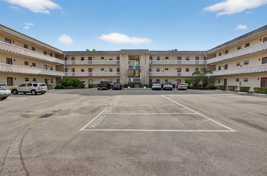 For Sale: $73,000 (1 beds, 1 baths, 700 Square Feet)