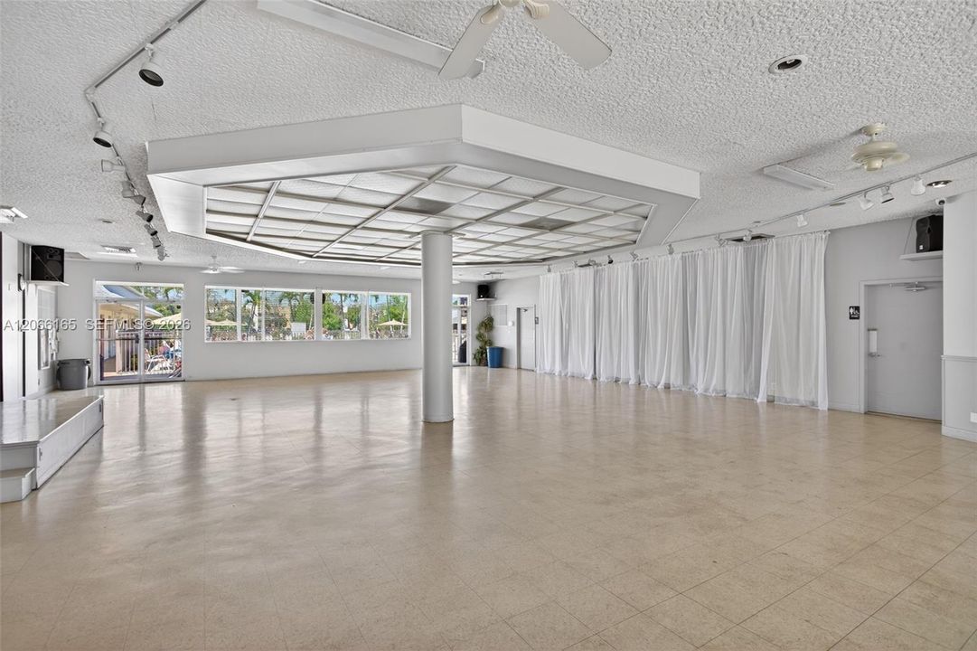 For Sale: $73,000 (1 beds, 1 baths, 700 Square Feet)