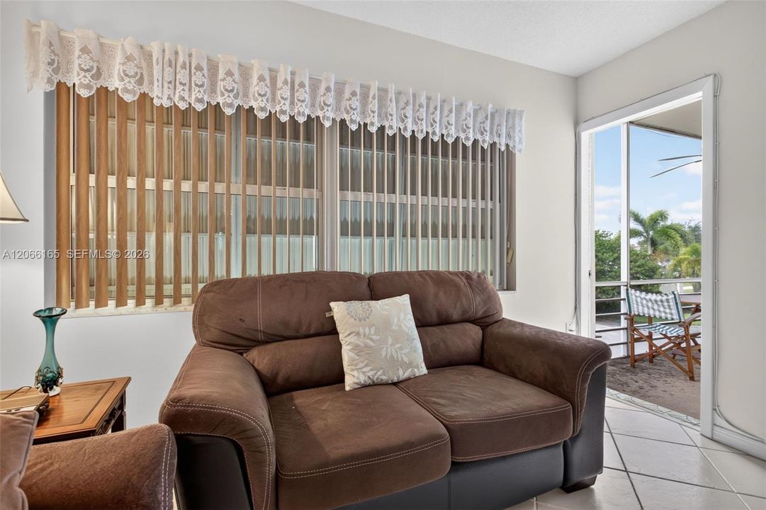 For Sale: $73,000 (1 beds, 1 baths, 700 Square Feet)