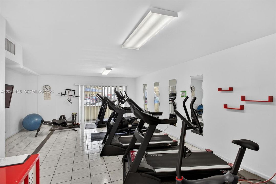 For Sale: $73,000 (1 beds, 1 baths, 700 Square Feet)