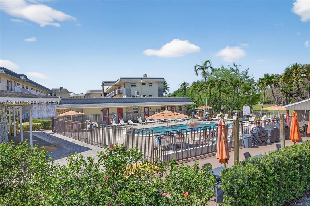 For Sale: $73,000 (1 beds, 1 baths, 700 Square Feet)