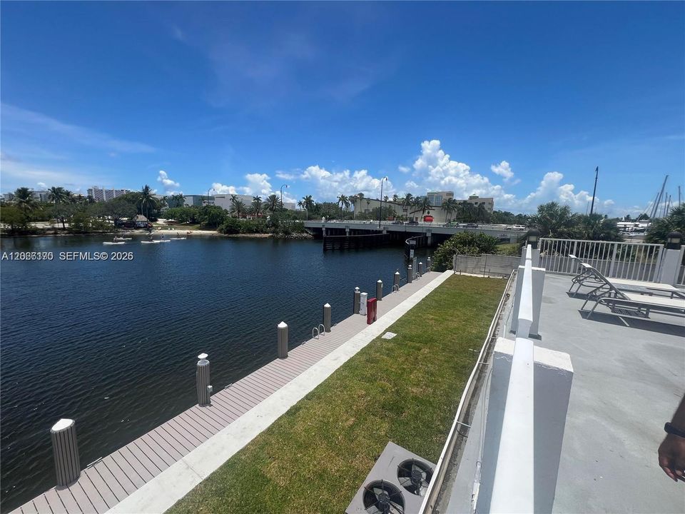 For Sale: $270,000 (1 beds, 1 baths, 1138 Square Feet)